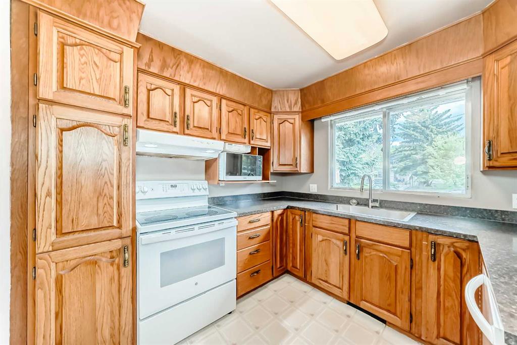 1228 Rosehill Drive NW photo 5