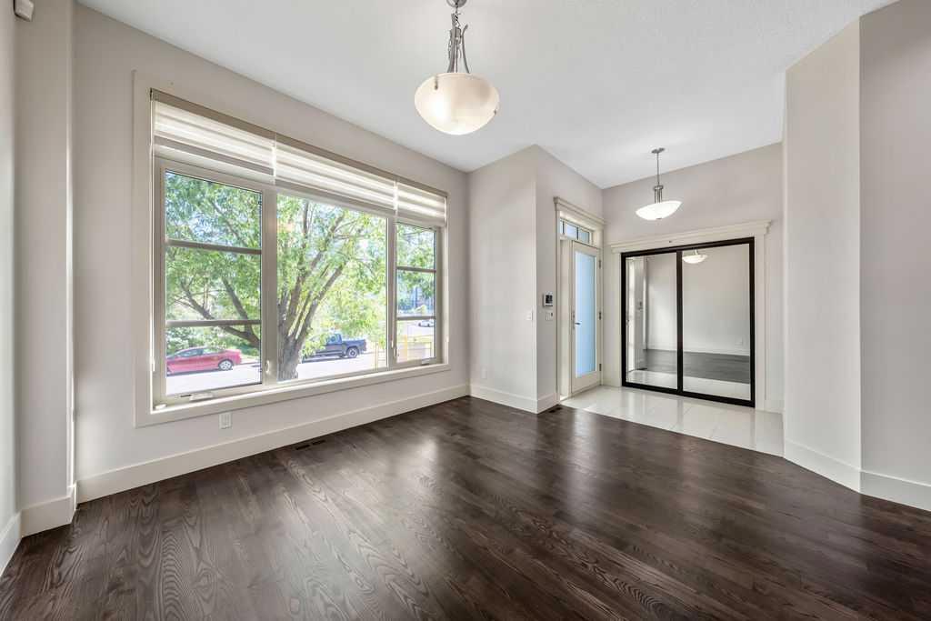 1136 17 Avenue NW photo 3