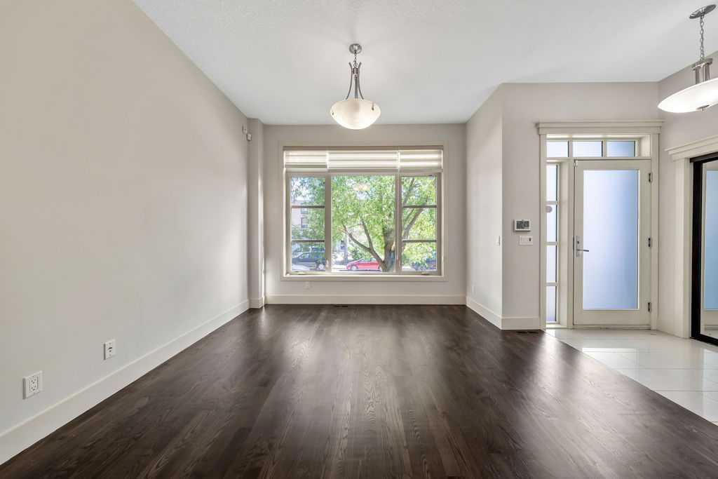 1136 17 Avenue NW photo 4