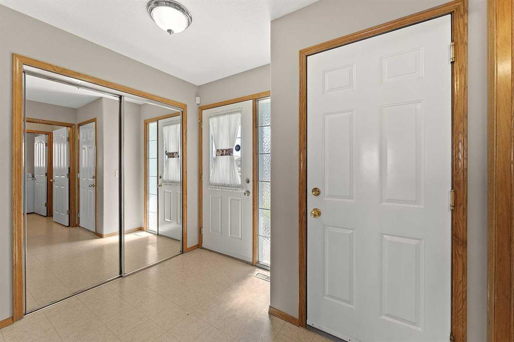 126 Saddleridge Close NE photo 4