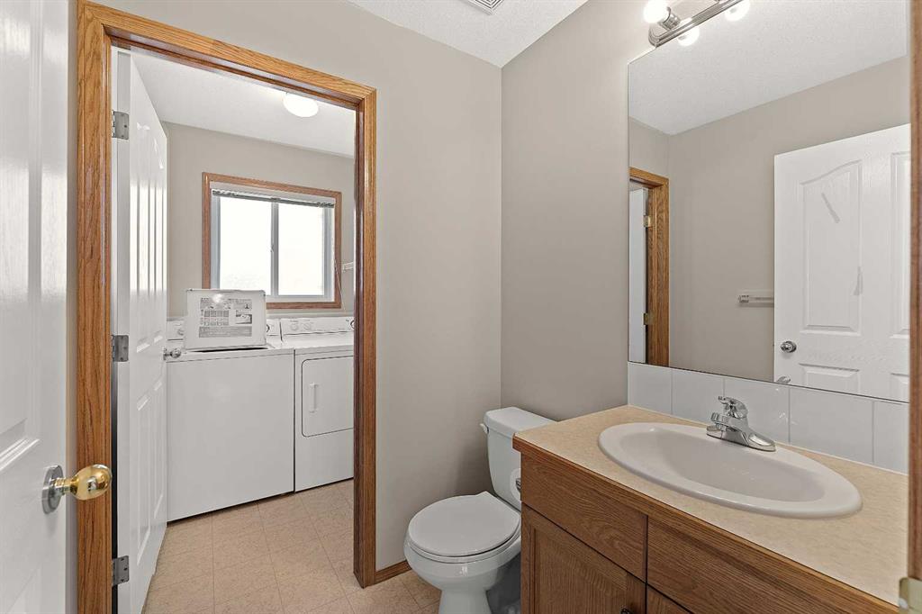 126 Saddleridge Close NE photo 5