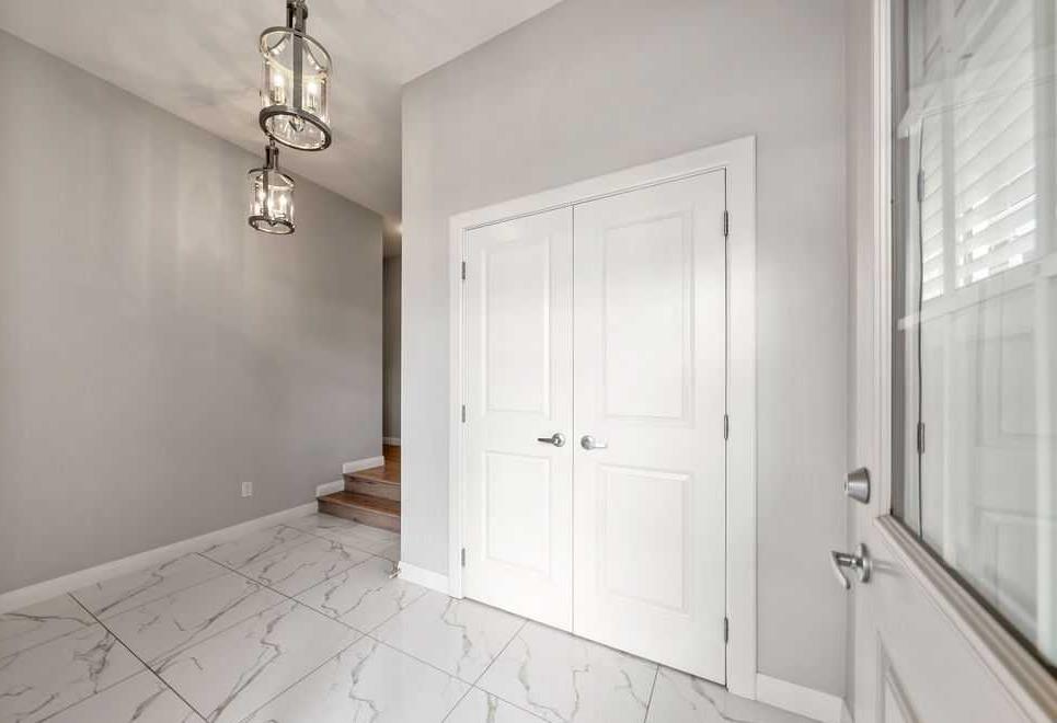 435 Evansglen Drive NW photo 2