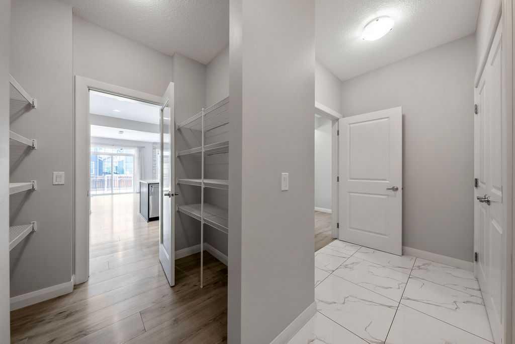 435 Evansglen Drive NW photo 3