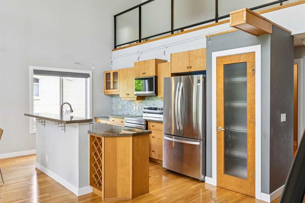 317 19 Avenue SW #401 photo 3