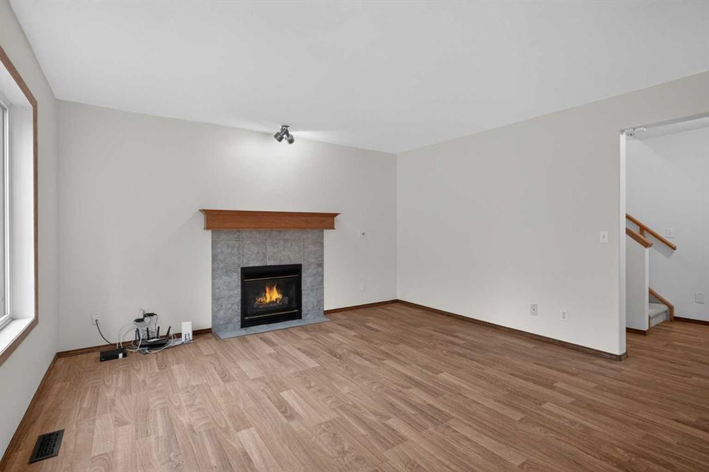 161 Tuscarora Close NW photo 3