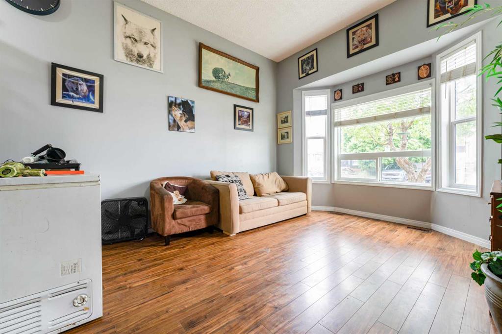 6087 Martingrove Road NE photo 3
