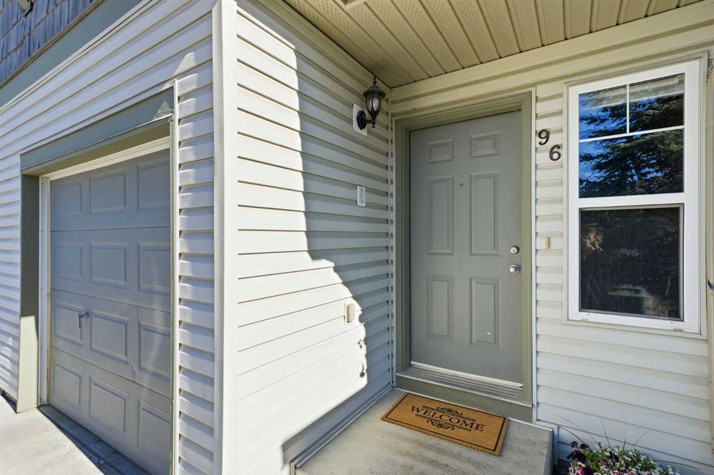 96 Eversyde Court SW photo 2