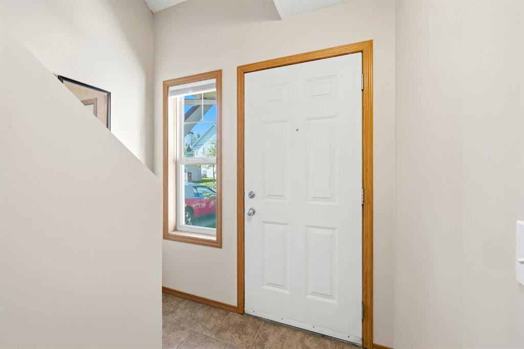 96 Eversyde Court SW photo 3