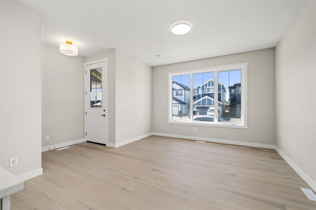 118 Sora Gardens SE photo 2