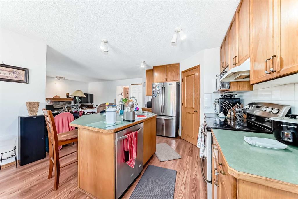 182 Somerglen Road SW photo 3