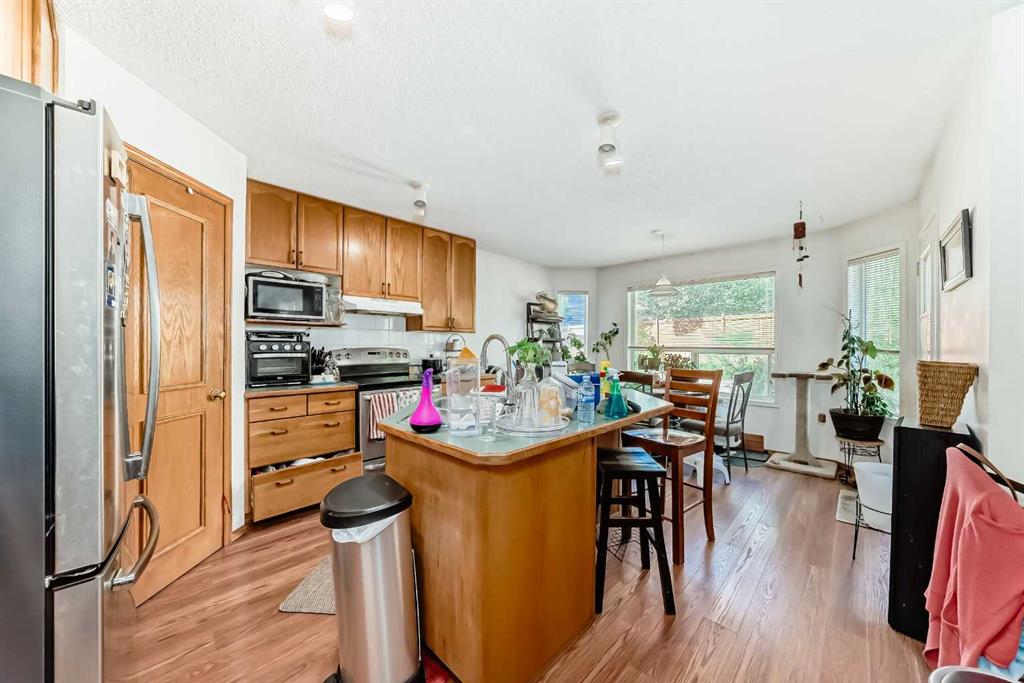 182 Somerglen Road SW photo 4