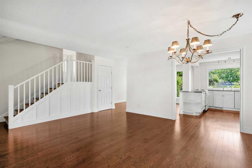 452 PARKRIDGE Rise SE photo 3