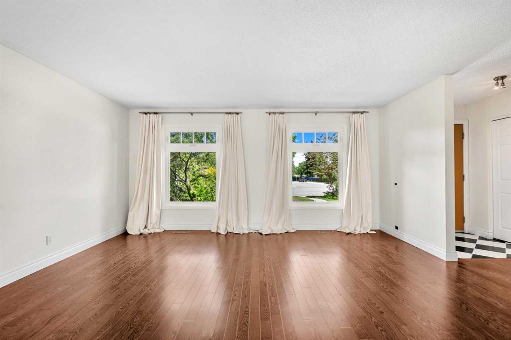 452 PARKRIDGE Rise SE photo 4
