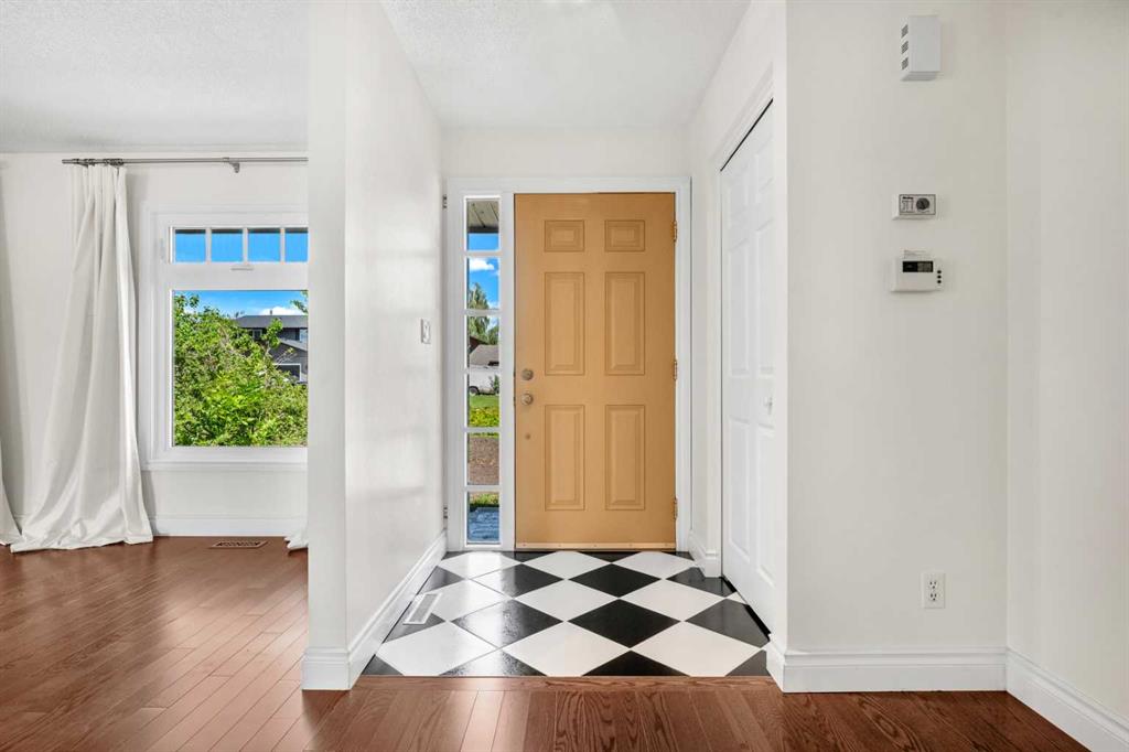 452 PARKRIDGE Rise SE photo 5