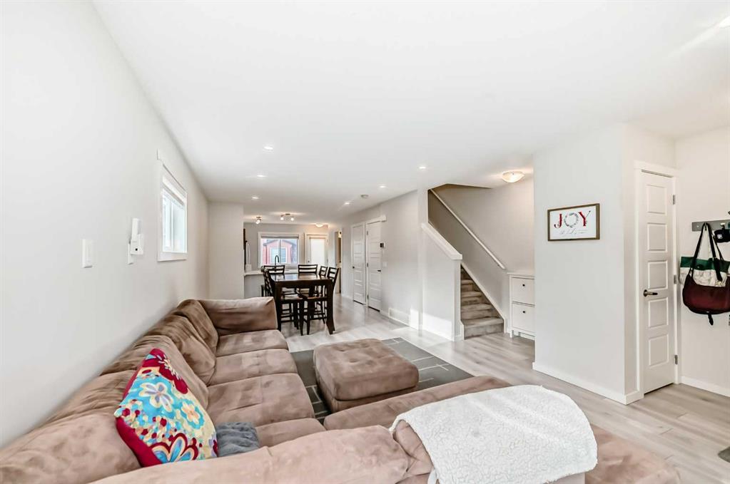 31 Red Embers Parade NE #128 photo 5