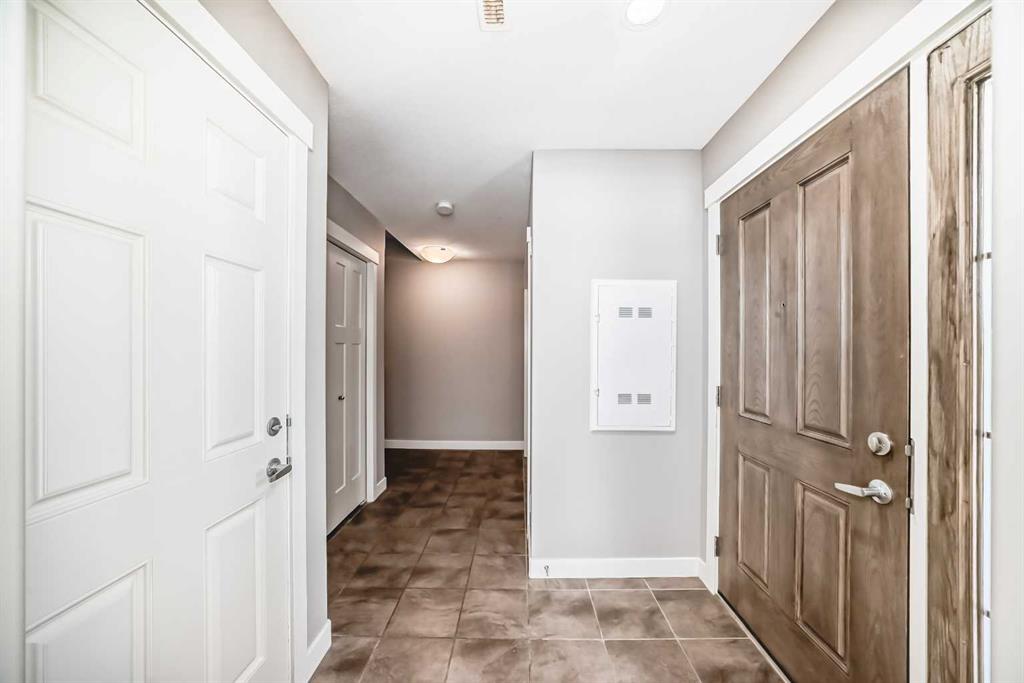 201 Evanston Manor NW photo 4