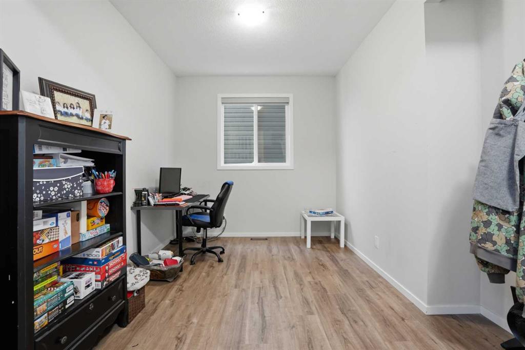 33 Carringwood Street NW photo 4