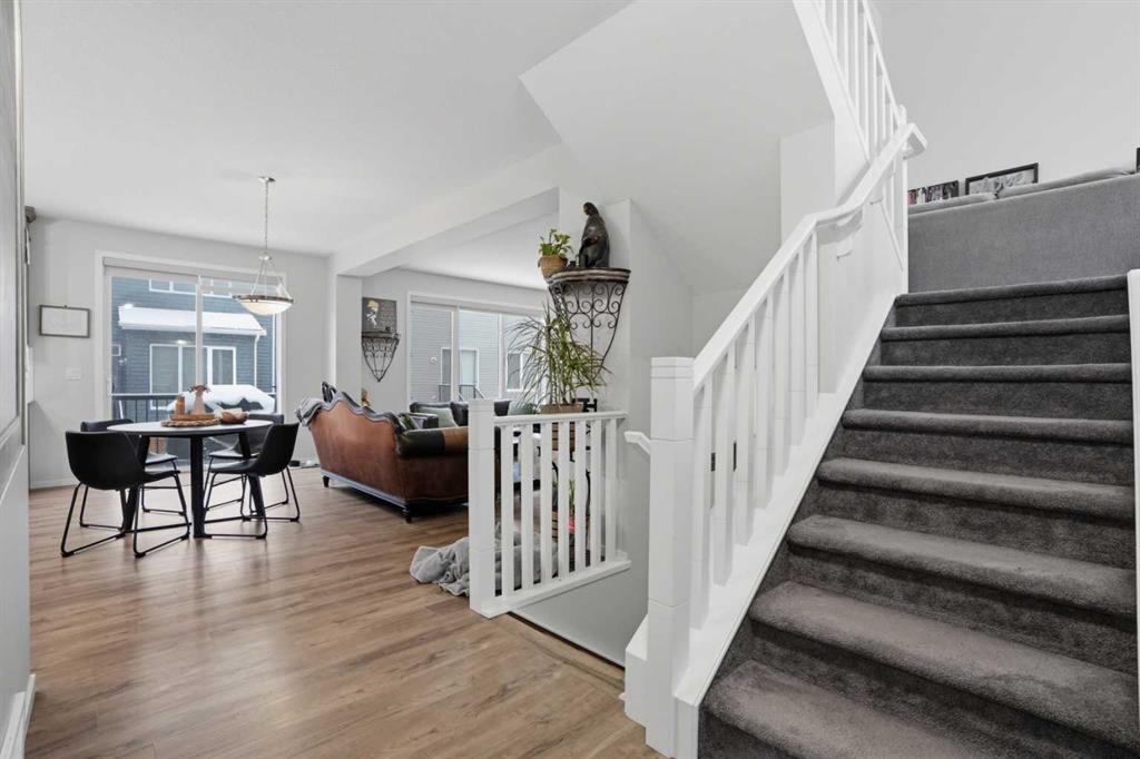 33 Carringwood Street NW photo 5