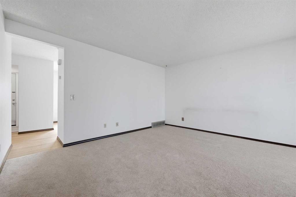 222 Marlborough Way NE photo 4