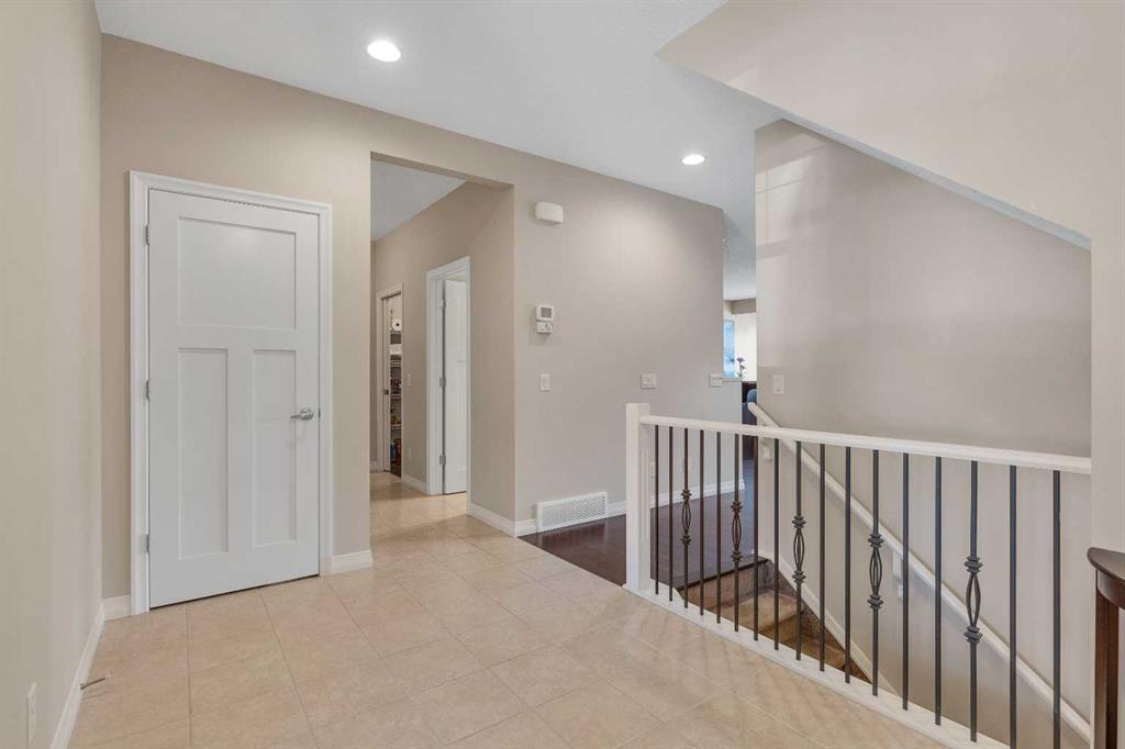 224 Panamount Point NW photo 3