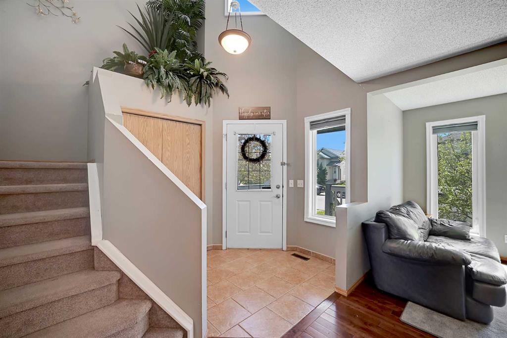 19 Coventry Link NE photo 3