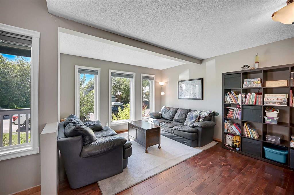 19 Coventry Link NE photo 4