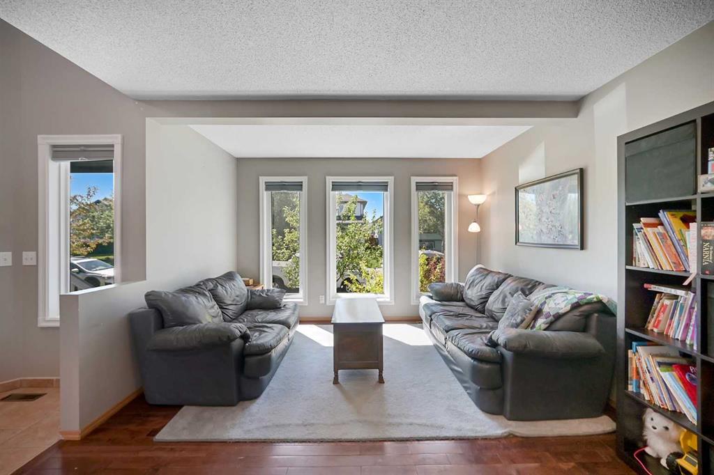19 Coventry Link NE photo 5