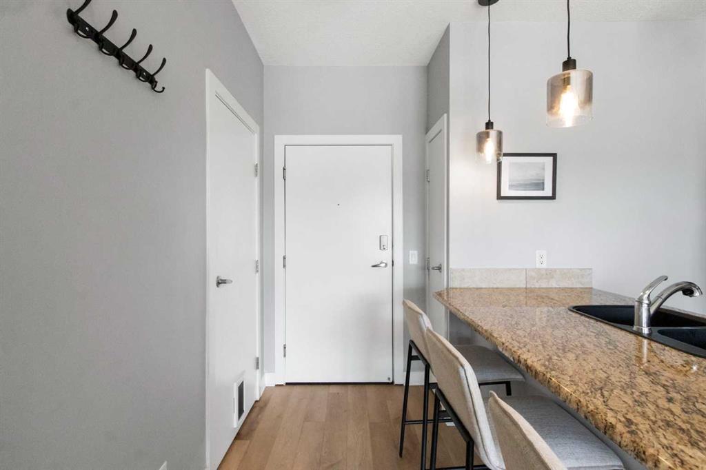 2307 14 Street SW #303 photo 3