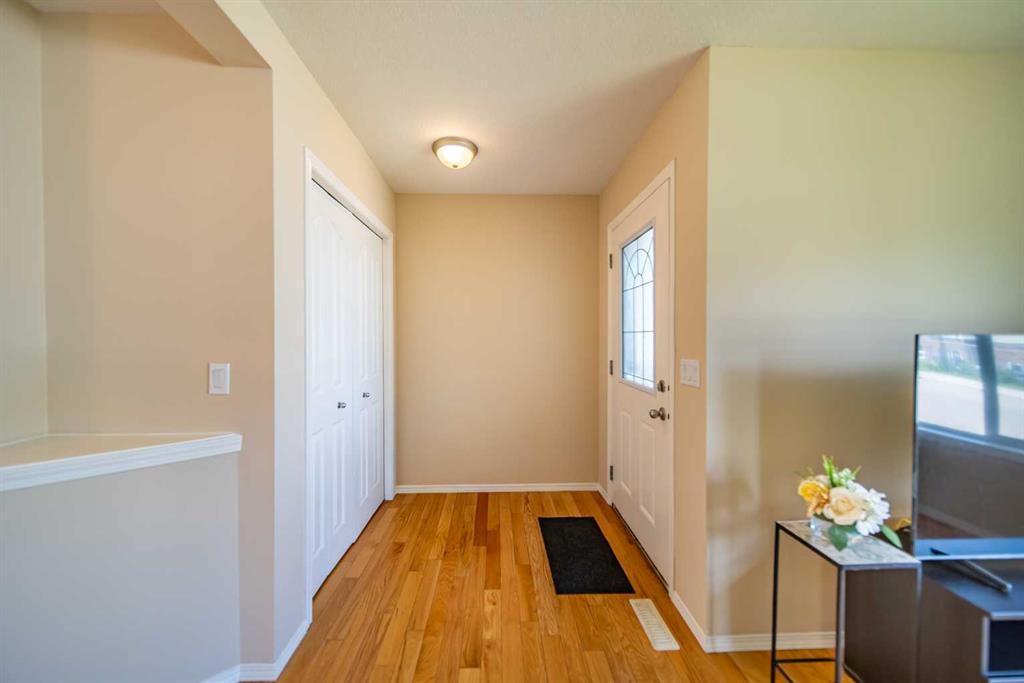 131 Everglen Rise SW photo 4