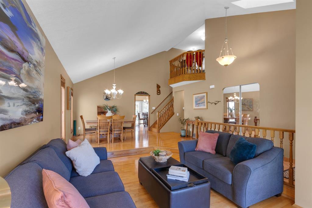 147 Hawkcliff Way NW photo 3