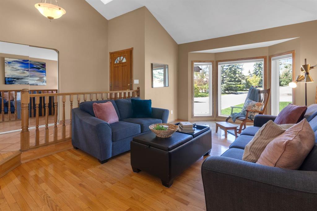 147 Hawkcliff Way NW photo 5