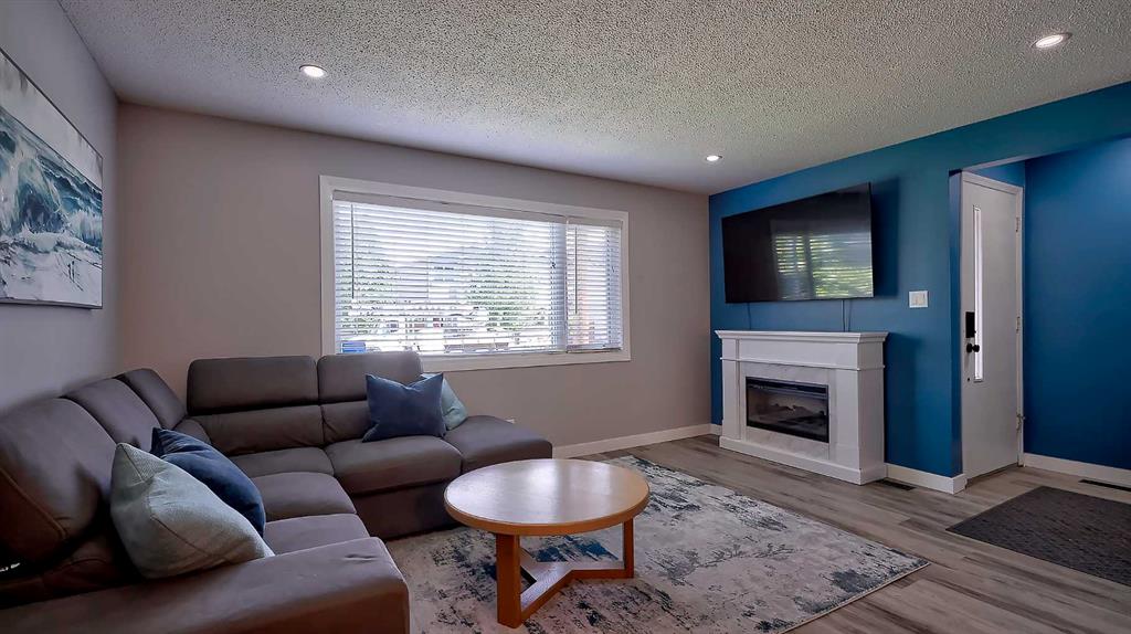 2037 50 Avenue SW photo 5