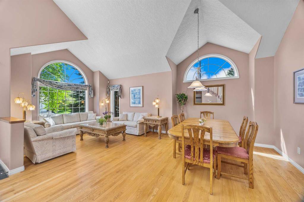 288 Hamptons Terrace NW photo 2