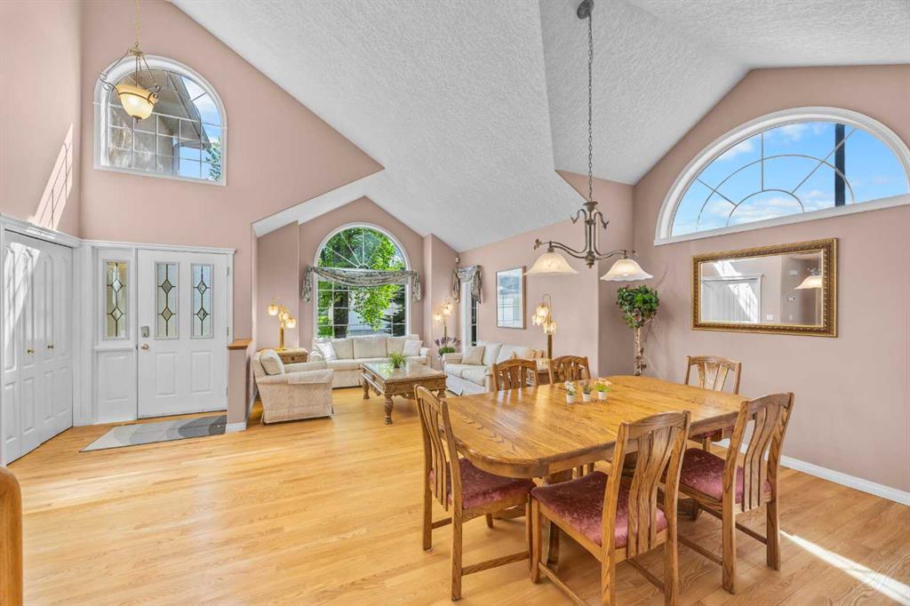 288 Hamptons Terrace NW photo 3