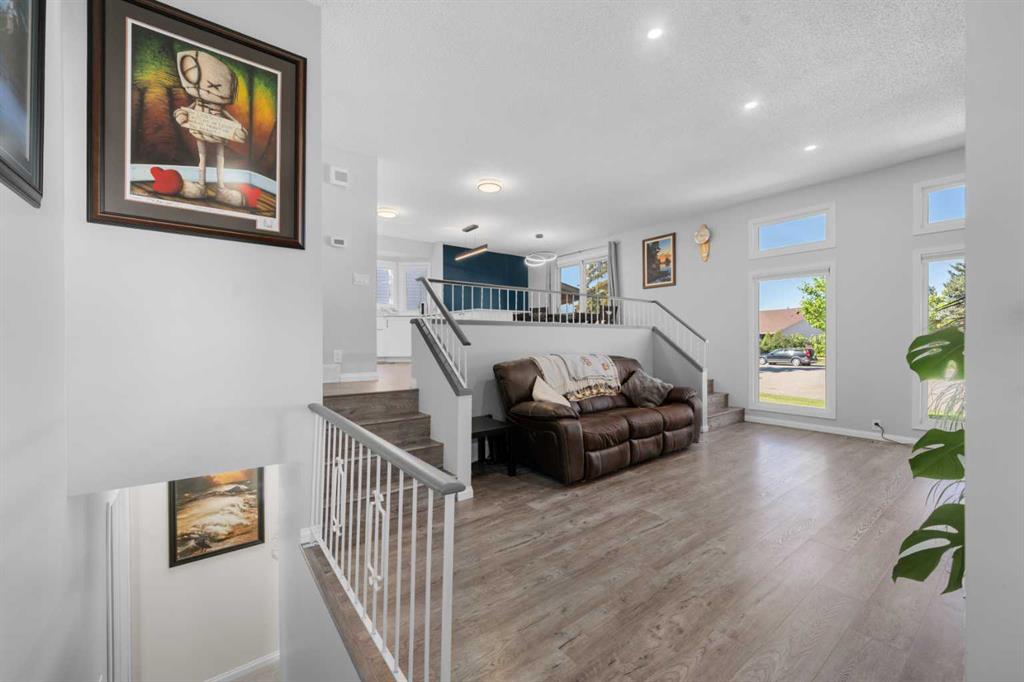 24 Cedardale Rise SW photo 3