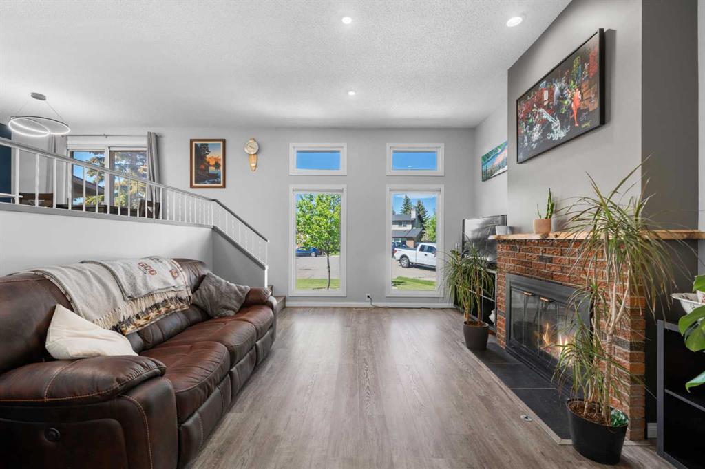 24 Cedardale Rise SW photo 4