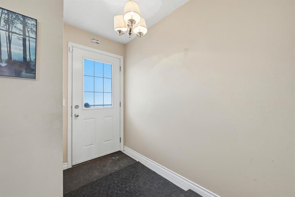 46 Falconer Terrace NE photo 3