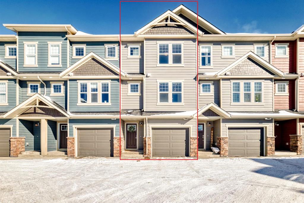 272 Cranbrook Square SE photo 2