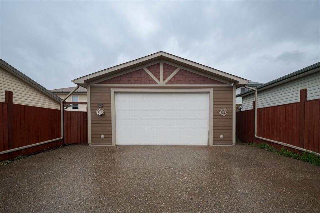 280 Diefenbaker Drive photo 2