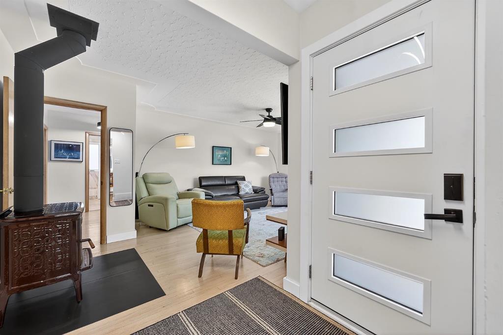 3723 2 Street NW photo 5
