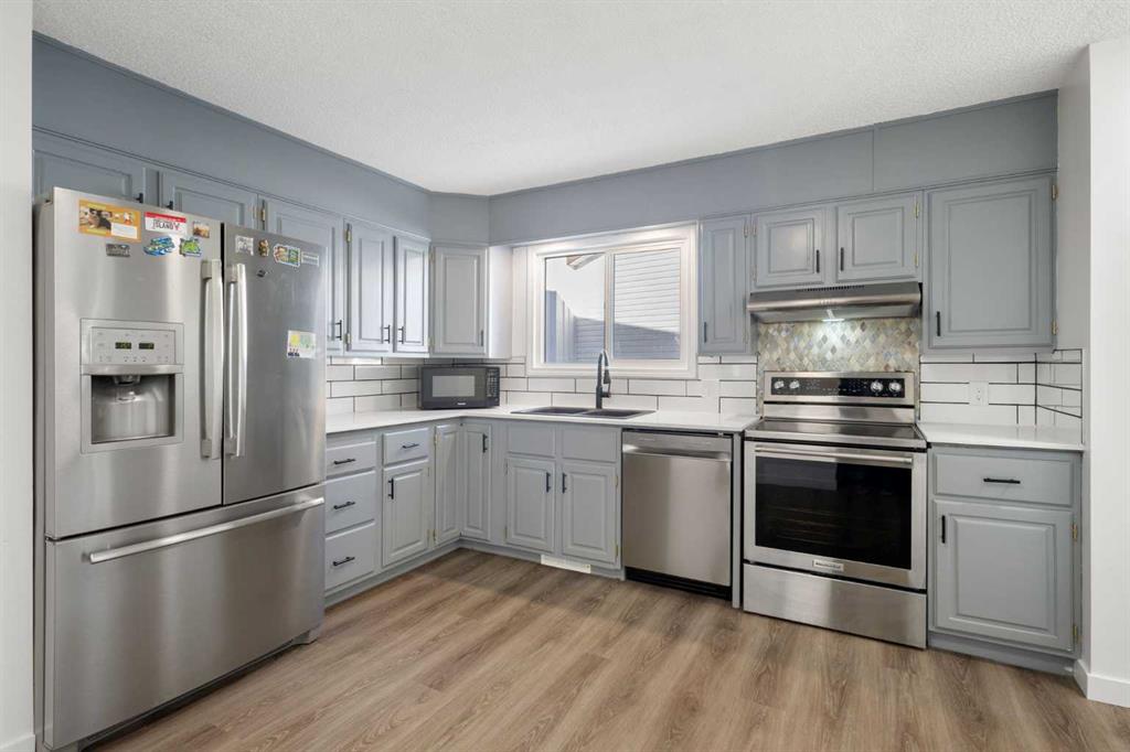 95 Beddington Way NE photo 3