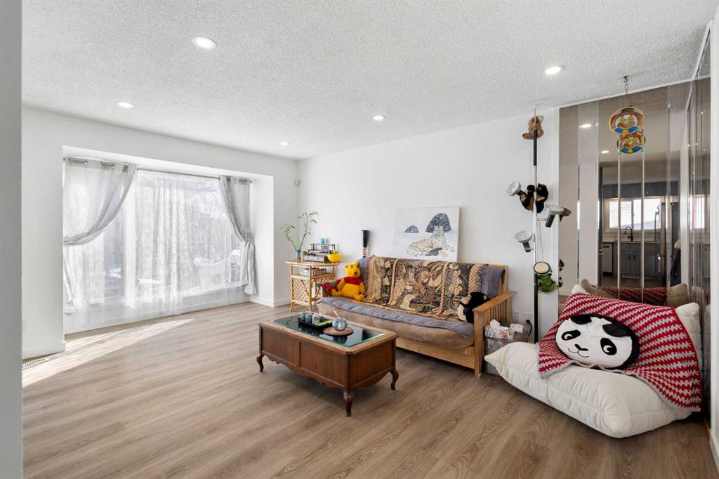 95 Beddington Way NE photo 4