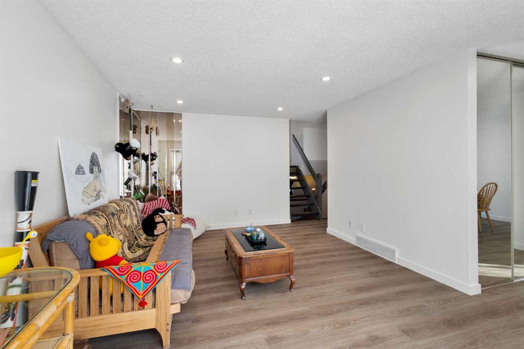 95 Beddington Way NE photo 5