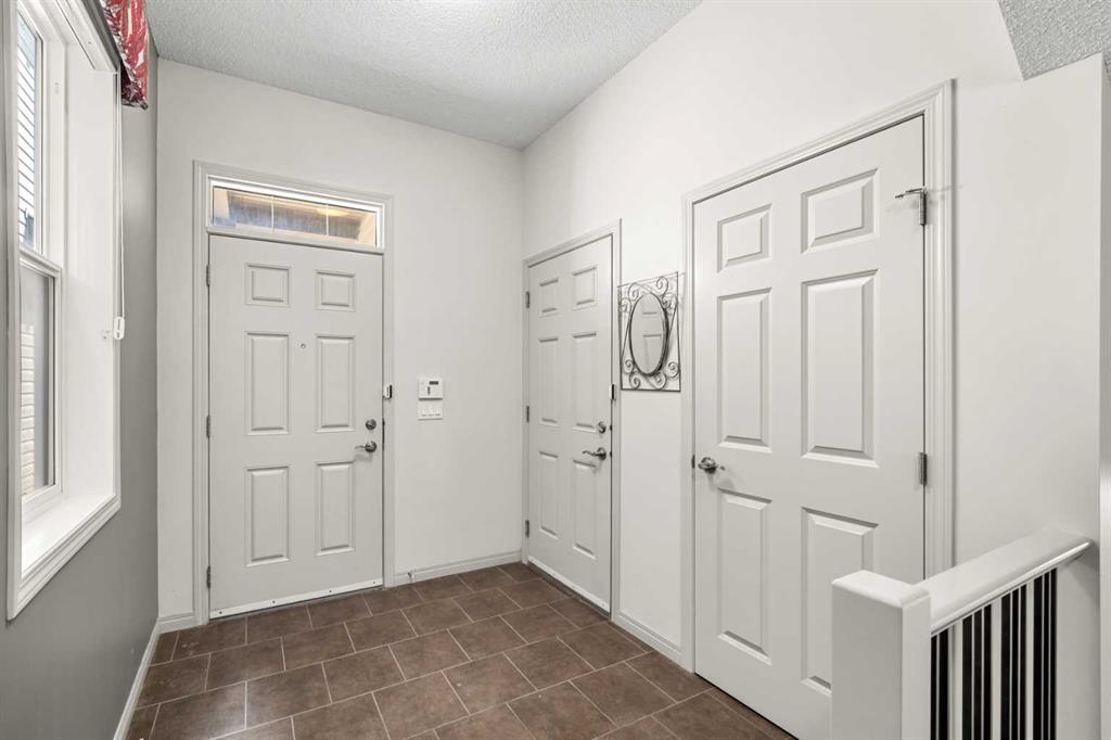 158 Skyview Point Crescent NE photo 3