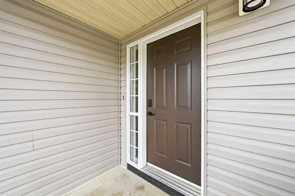 82 Springborough Point SW photo 3