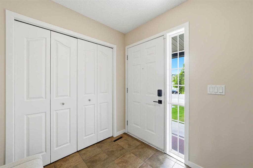 82 Springborough Point SW photo 4