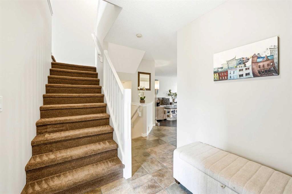 82 Springborough Point SW photo 5