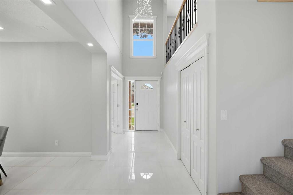 1433 Strathcona Drive SW photo 5