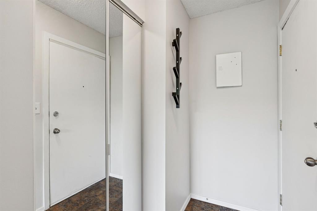 2508 17 Street SW #301 photo 3