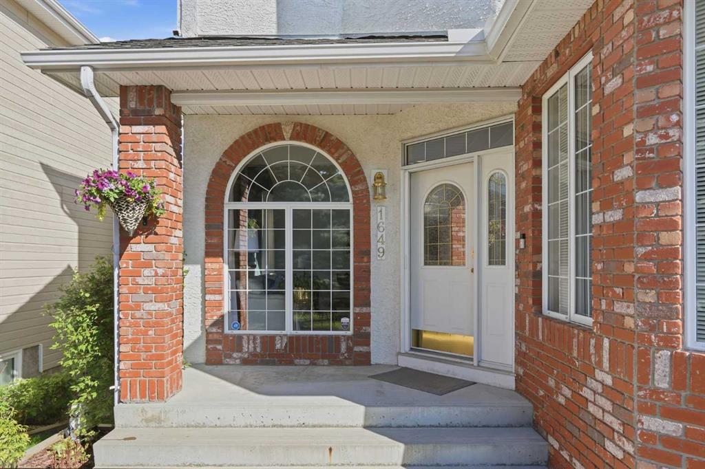 1649 Evergreen Hill SW photo 3